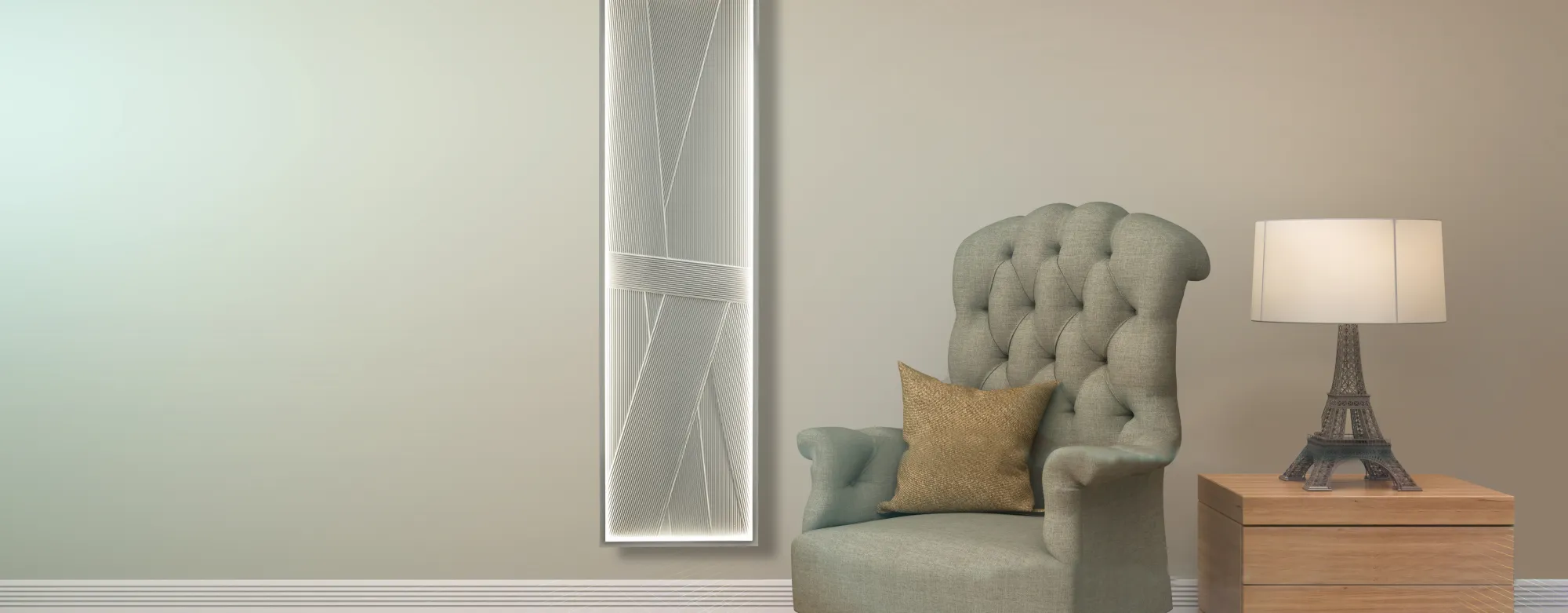 Grüner Sessel vor Spiegel in einem Wohnraum.