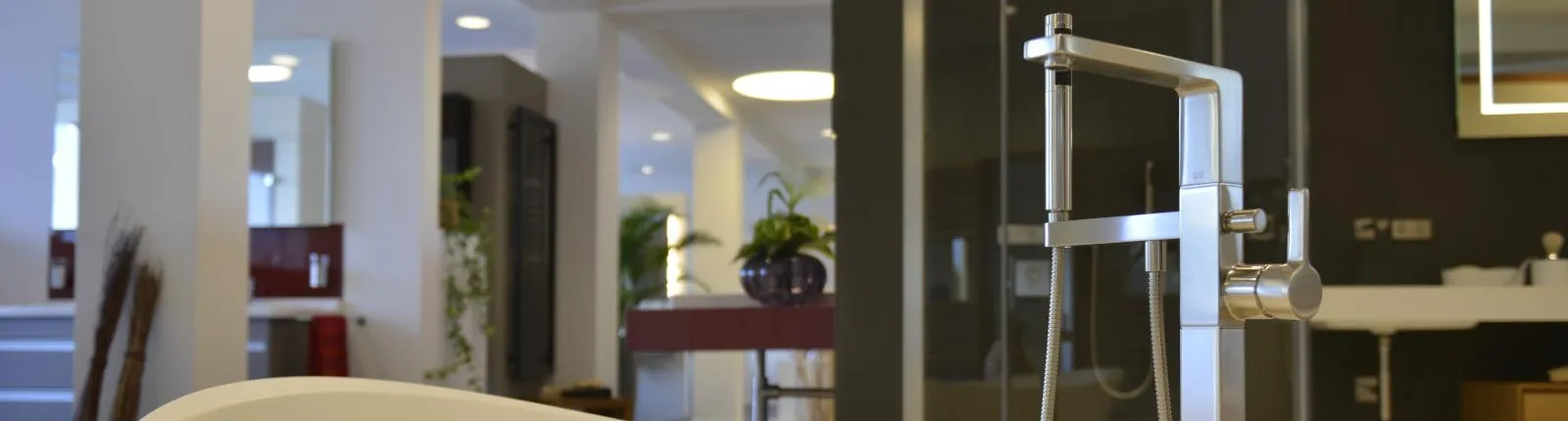 Header der Badausstellung von Lodewick.