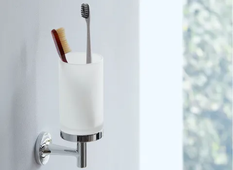 Hochwertiger Zahnputzbürstenhalter aus Glas von Duravit.
